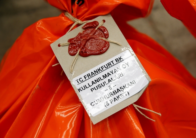 Yurt dışından gelen oylar tasnif edildi